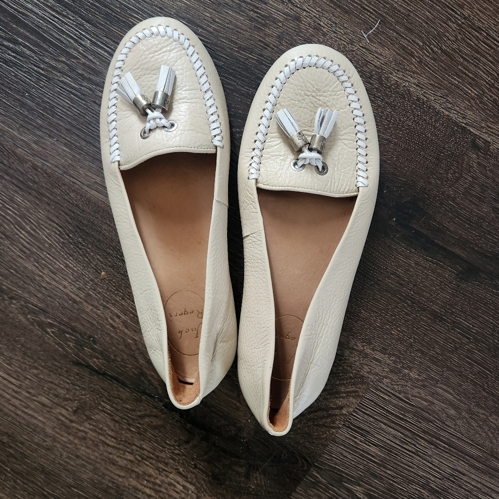 EUC Jack Rogers Cream Loafers with Tassel Detail, Size 7.5